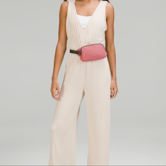 Lululemon belt bag - NWT - Picture 2 of 5